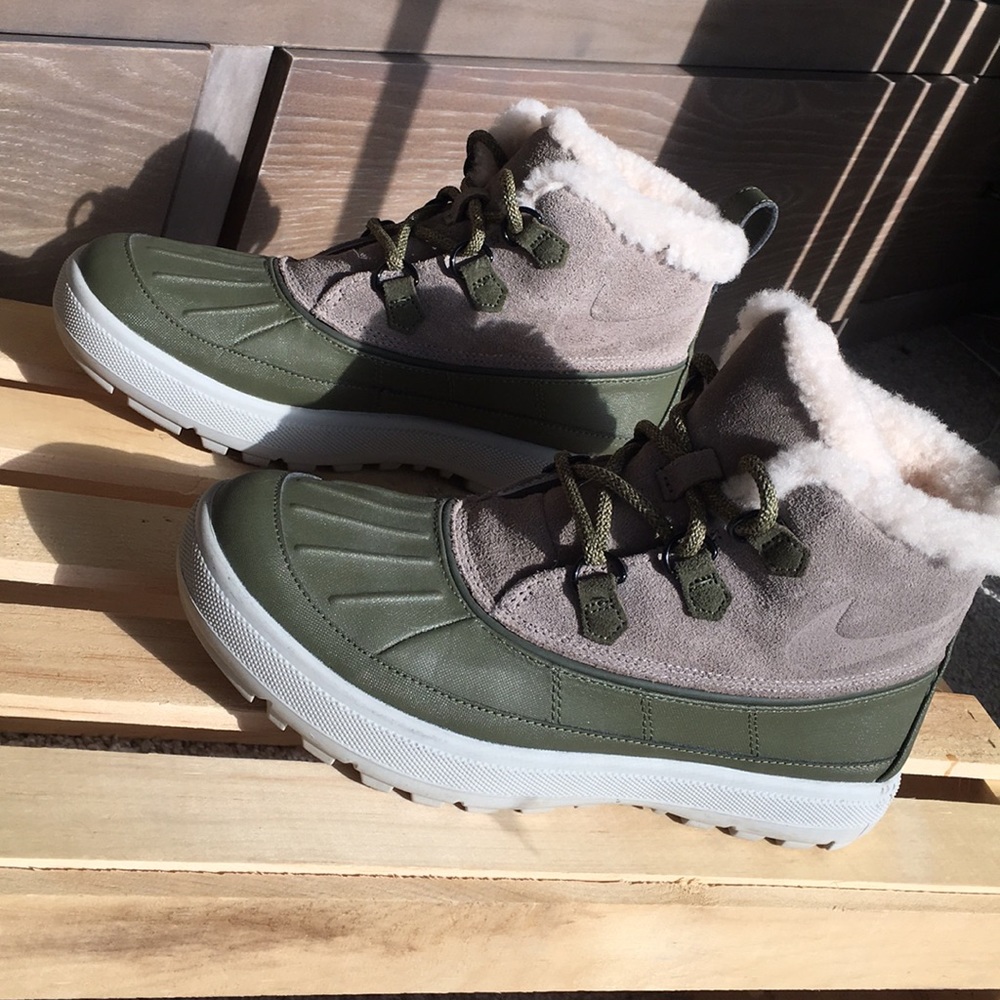 Nike Snow shoes